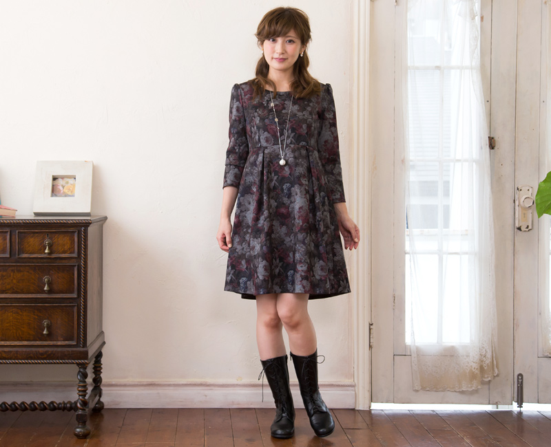 妊娠中でも美シルエットがうれしい授乳ワンピース