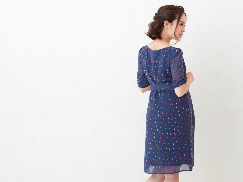 涼し気な透け感が春夏らしい授乳服ワンピース
