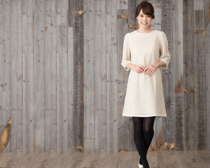 入学式や卒業式など、冠婚葬祭にもおすすめの上品な総レース授乳服ワンピース