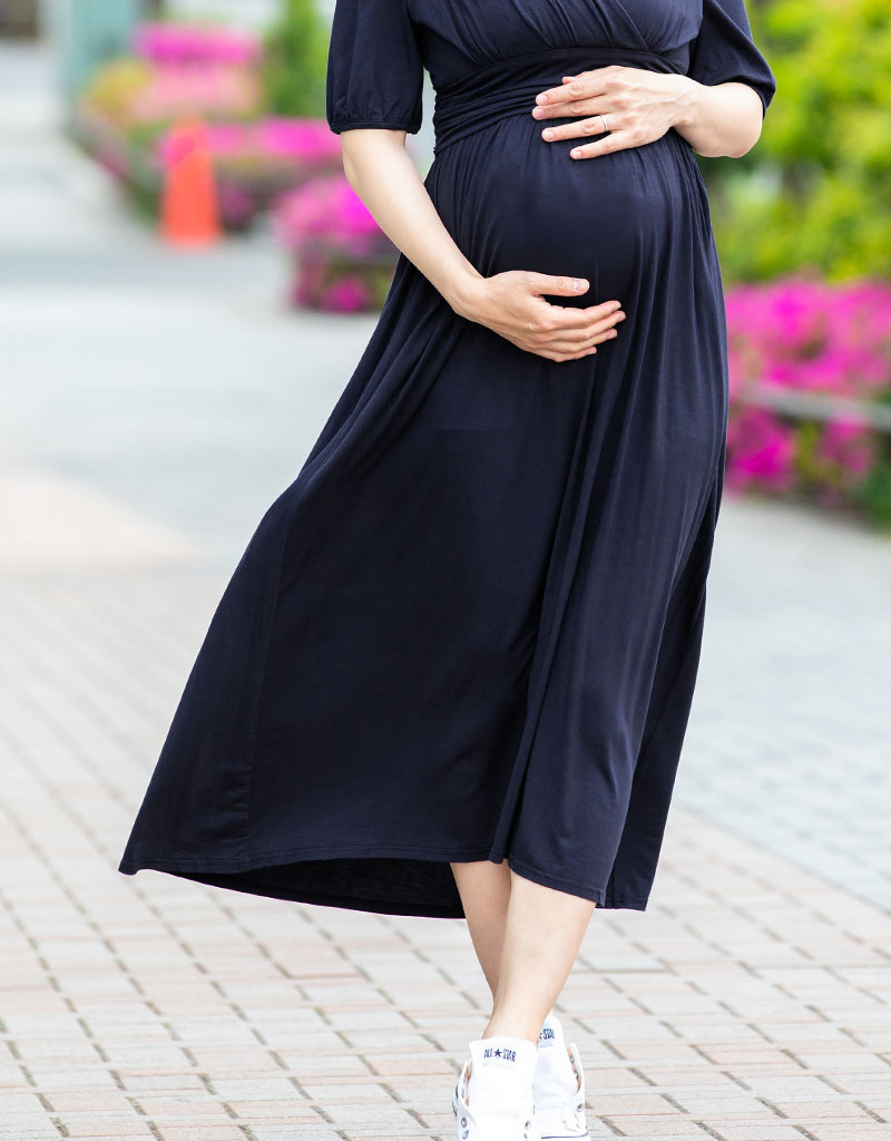 授乳服に見えないスマートな授乳口