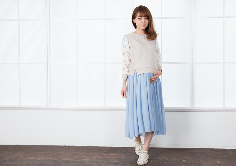 産前から産後まで長く活躍する授乳服です。