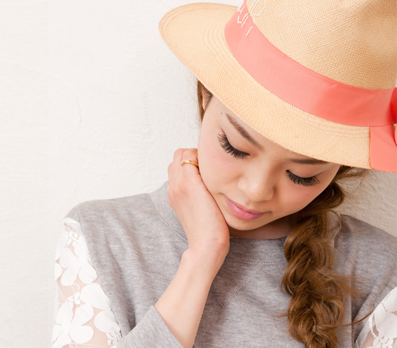 スウェット素材とレースの異素材感がおしゃれな授乳服