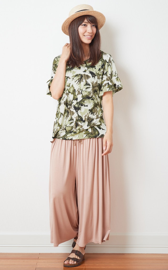 ボタニカルプリントがおしゃれな授乳服Tシャツ