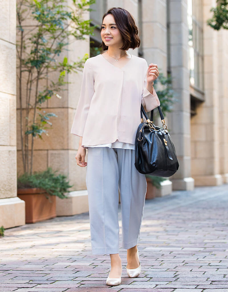 甘さと大人っぽさが同居した大人かわいい授乳服ブラウス