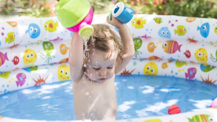 水遊びデビュー！赤ちゃんと楽しむ夏の外遊びアイデア