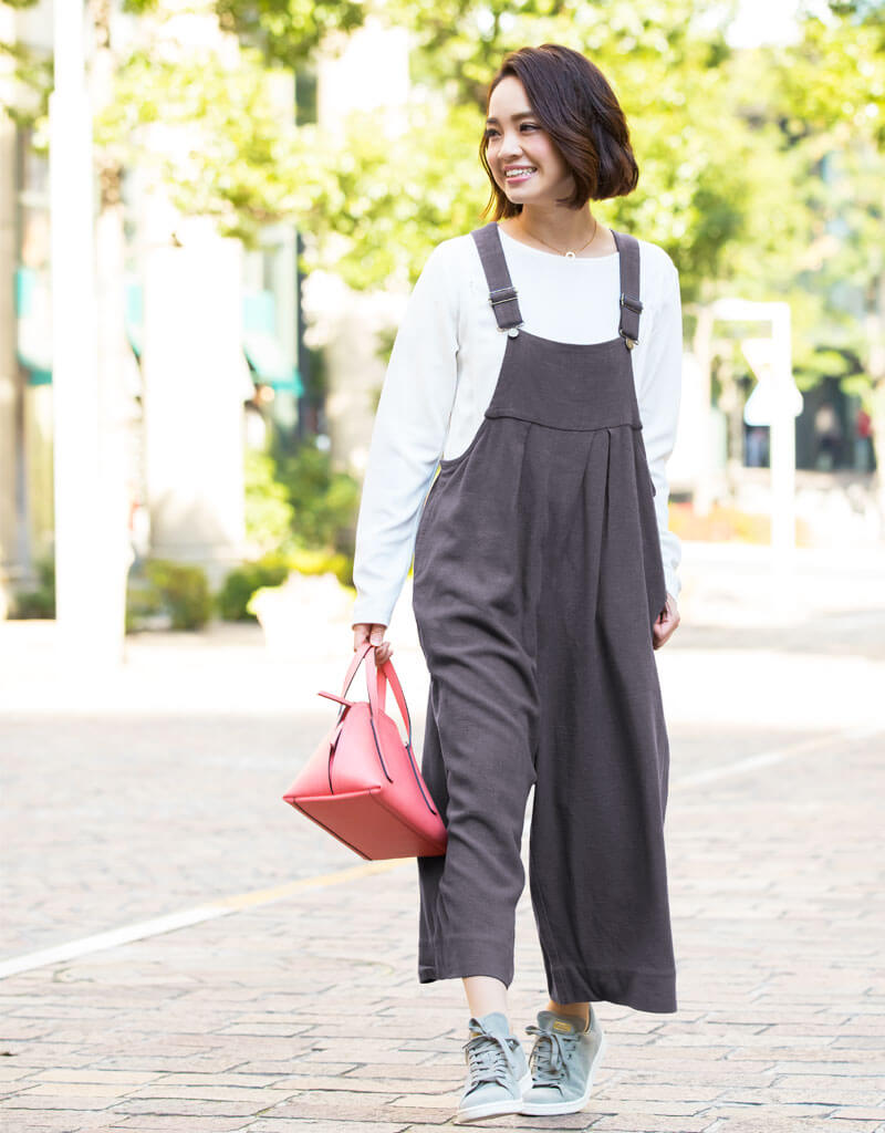 好感度の高い大人かわいいママオーバーオール