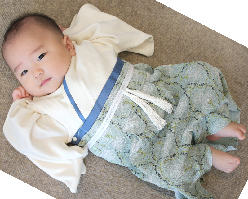 たっち前の赤ちゃんが着てもかわいい