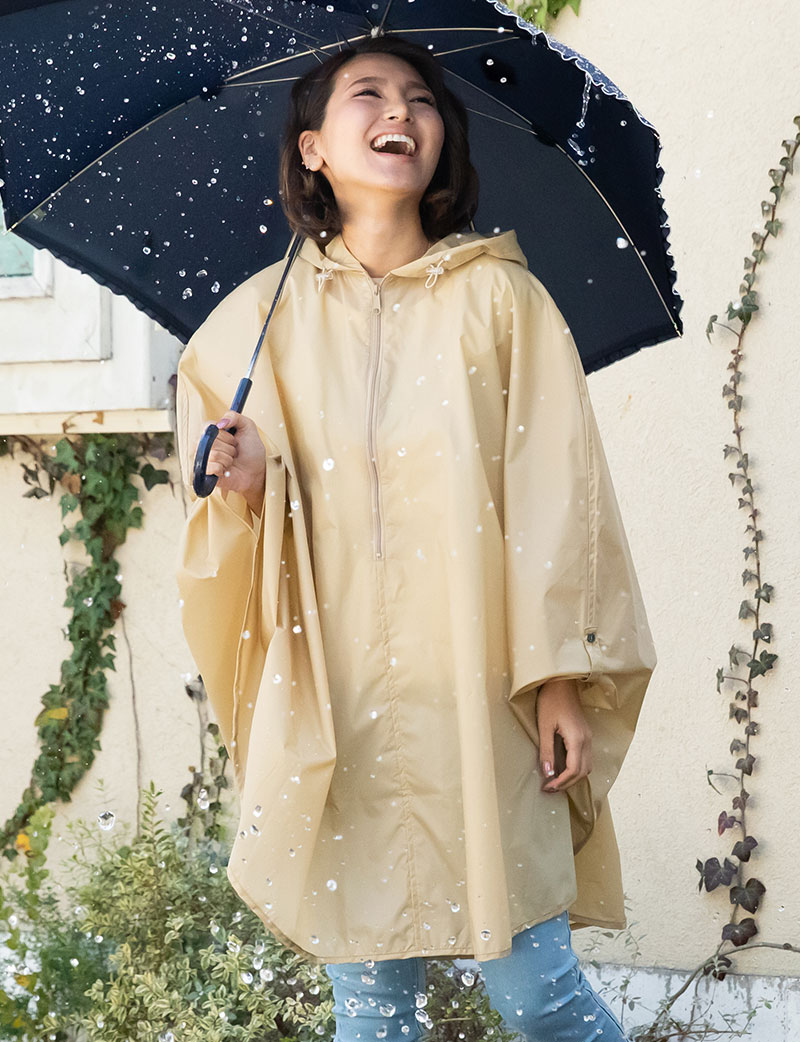 雨の日も濡れずに安心　雨の日のお出かけ 赤ちゃん 撥水素材レンポンチョ 