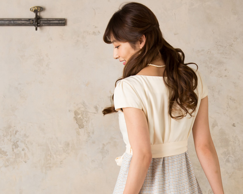 背中美人な授乳服ドレス