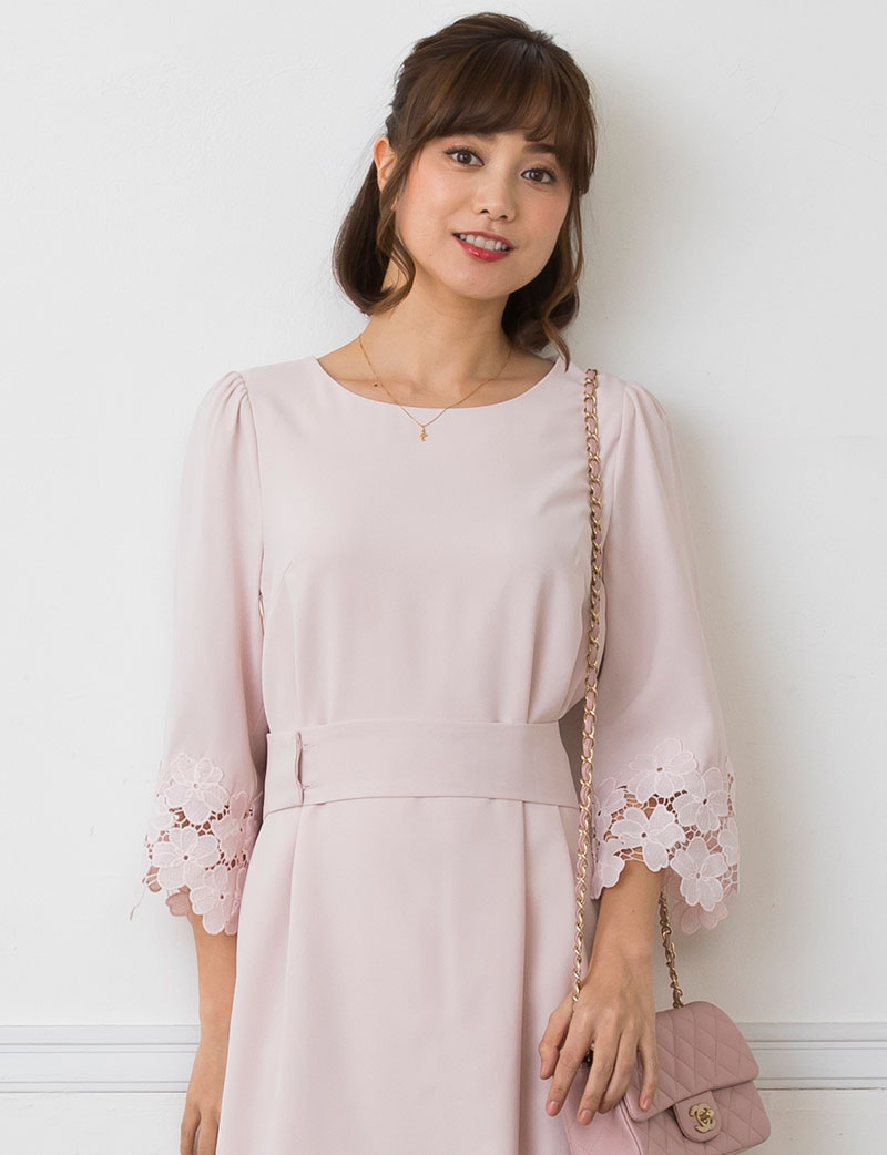 蛯原英里さんが着る授乳服マタニティウェア