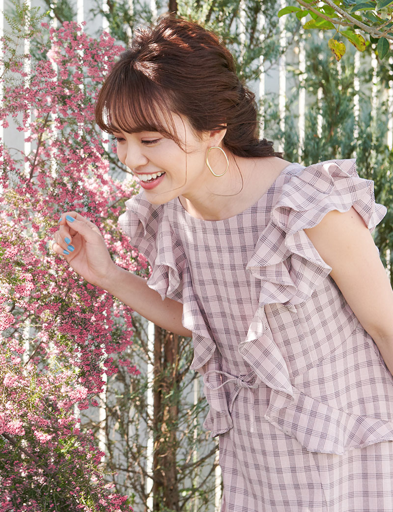動く度に揺れるたっぷりのフリルが印象的