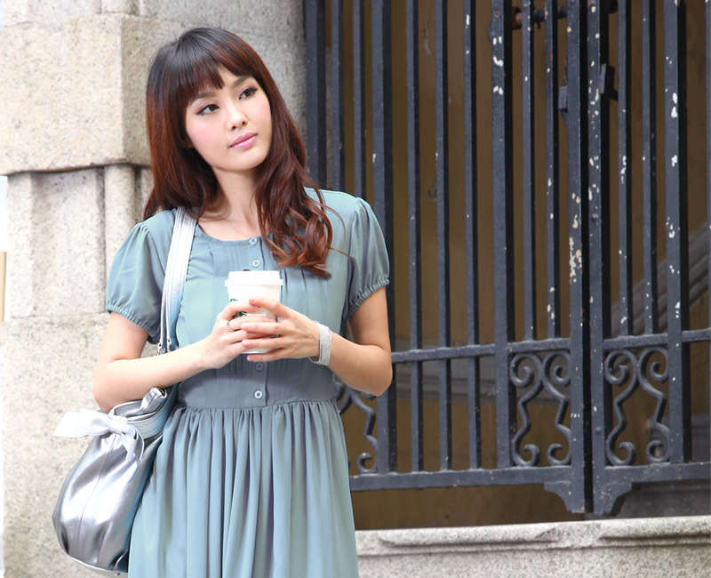 授乳服ロングマキシ丈ワンピのブルーアップ