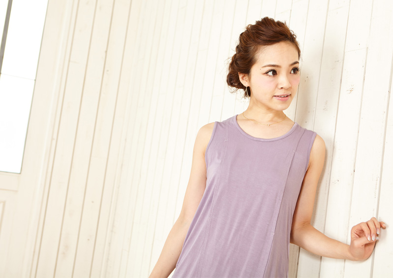 透け感のある素材が夏でも涼しげな授乳服