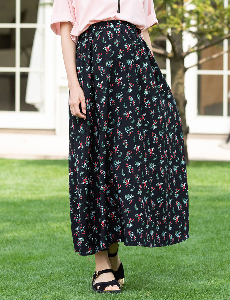小花柄のおしゃれなマタニティロングスカート