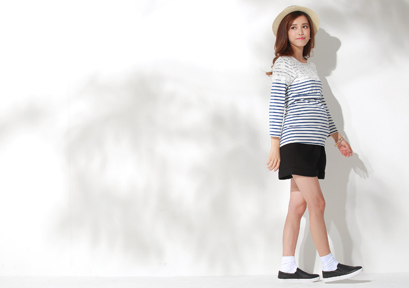 レース&ボーダーの授乳Tシャツのブルー